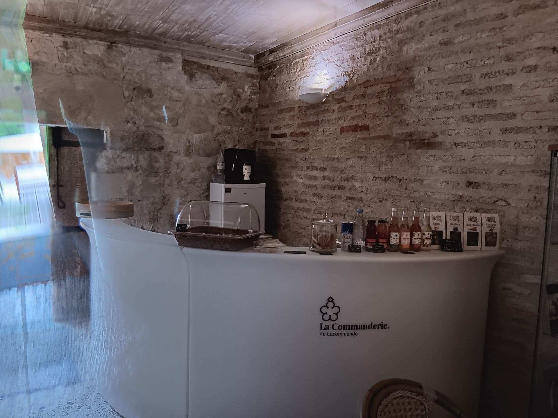 Commanderie-Lacommande-bearn-jardin-salon de thé