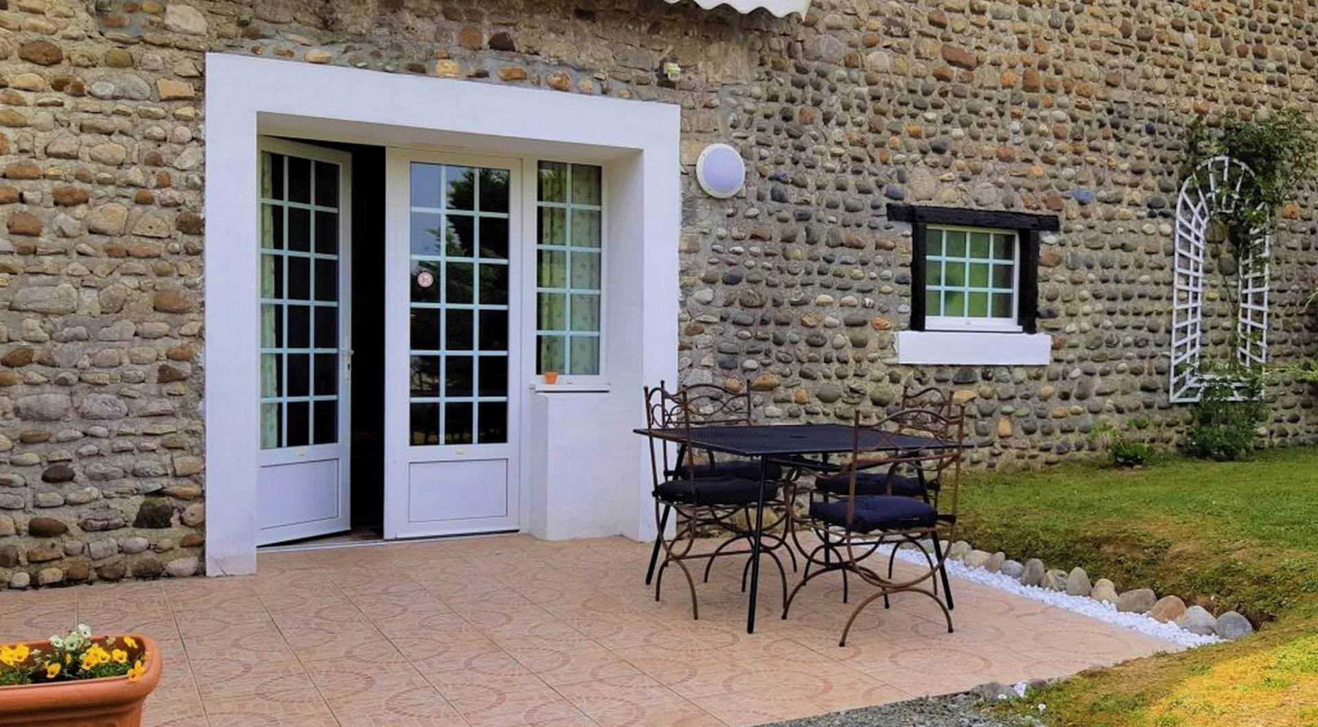 La terrace Les Roses gite Gites de Bernet Monein