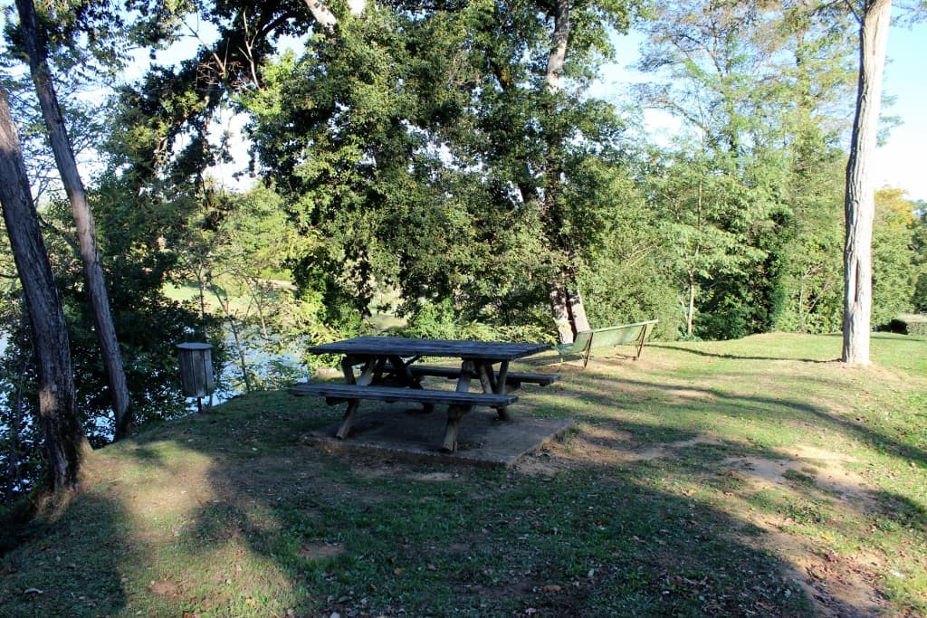 Lac de Luc Table de pique Nique (3) (1024x683)