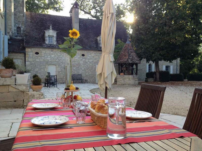Ladausse - petit déjeuner en terrasse (800x600)