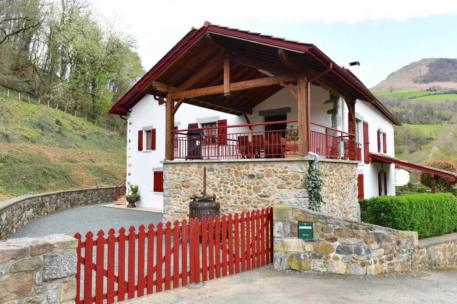 Lasaga facade