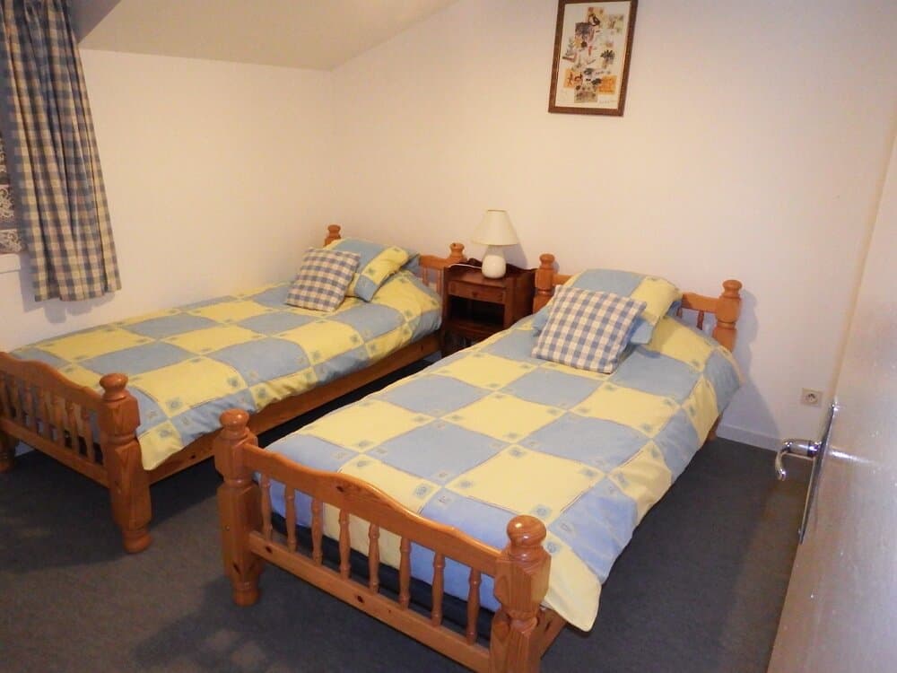 Le Coquelicot Twin Bedroom
