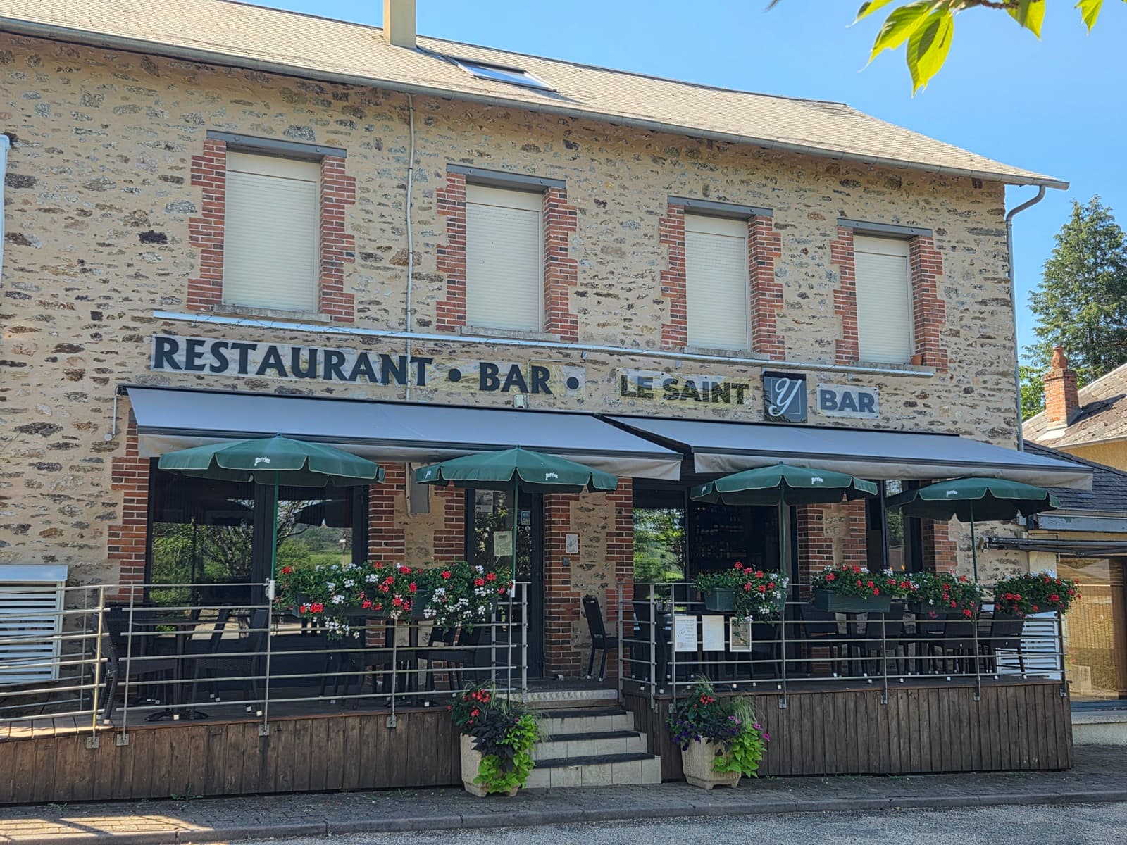 Le Saint Y Bar