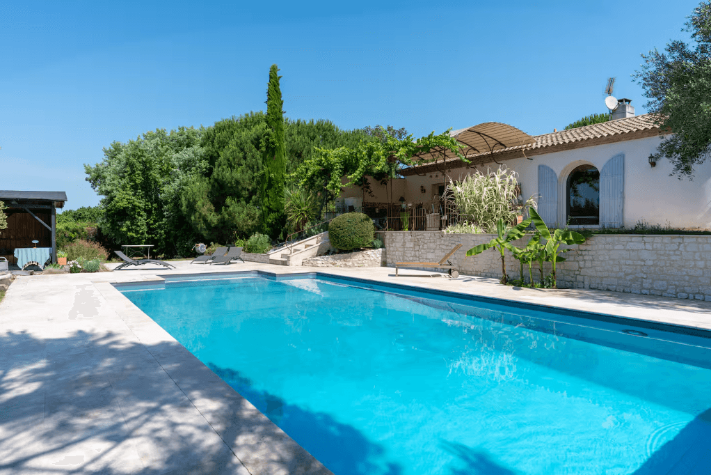 Les cavales Di Palma Duras piscine façade2