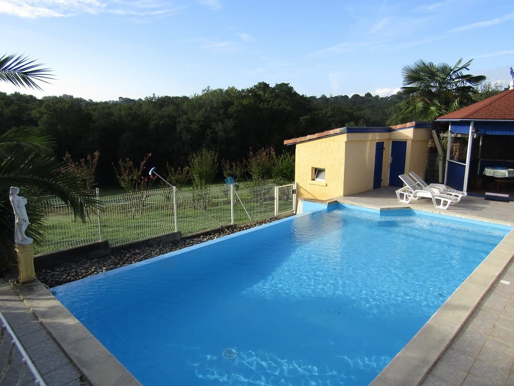 Lespes - piscine sécurisée