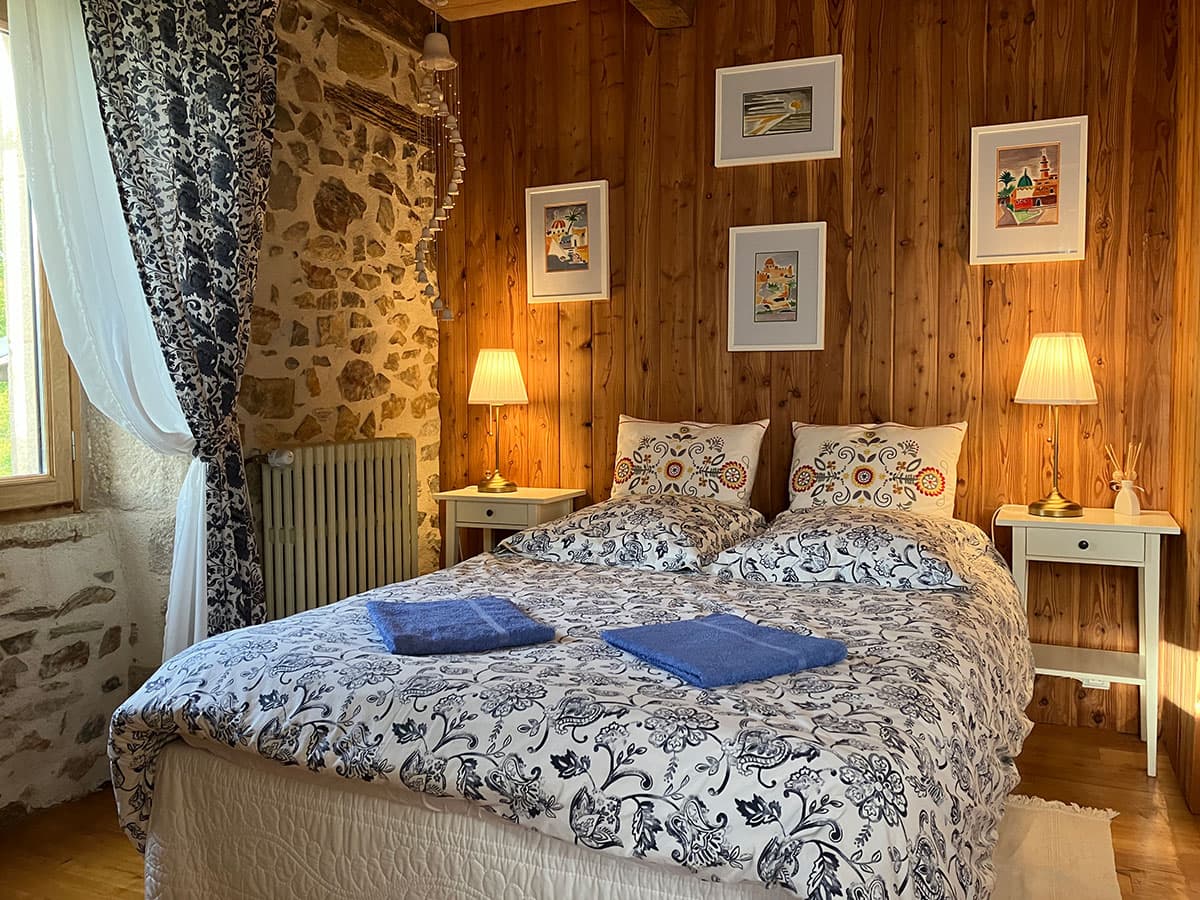 Lit-chambre-bleue-espace-champetre-correze_3