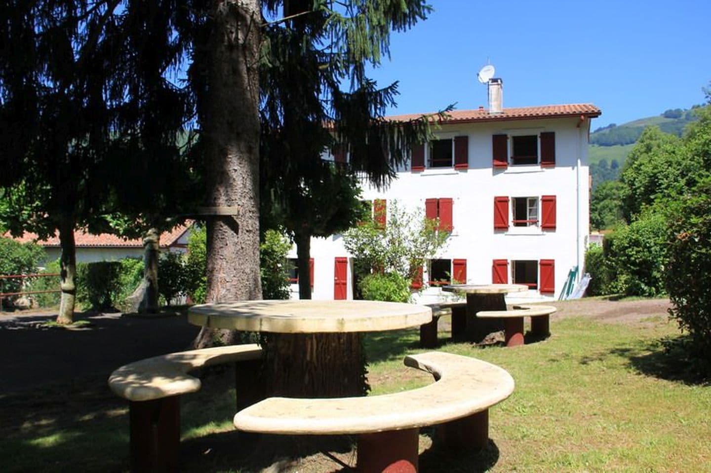 Location Azcarate - Vue arrière jardin - Aldudes