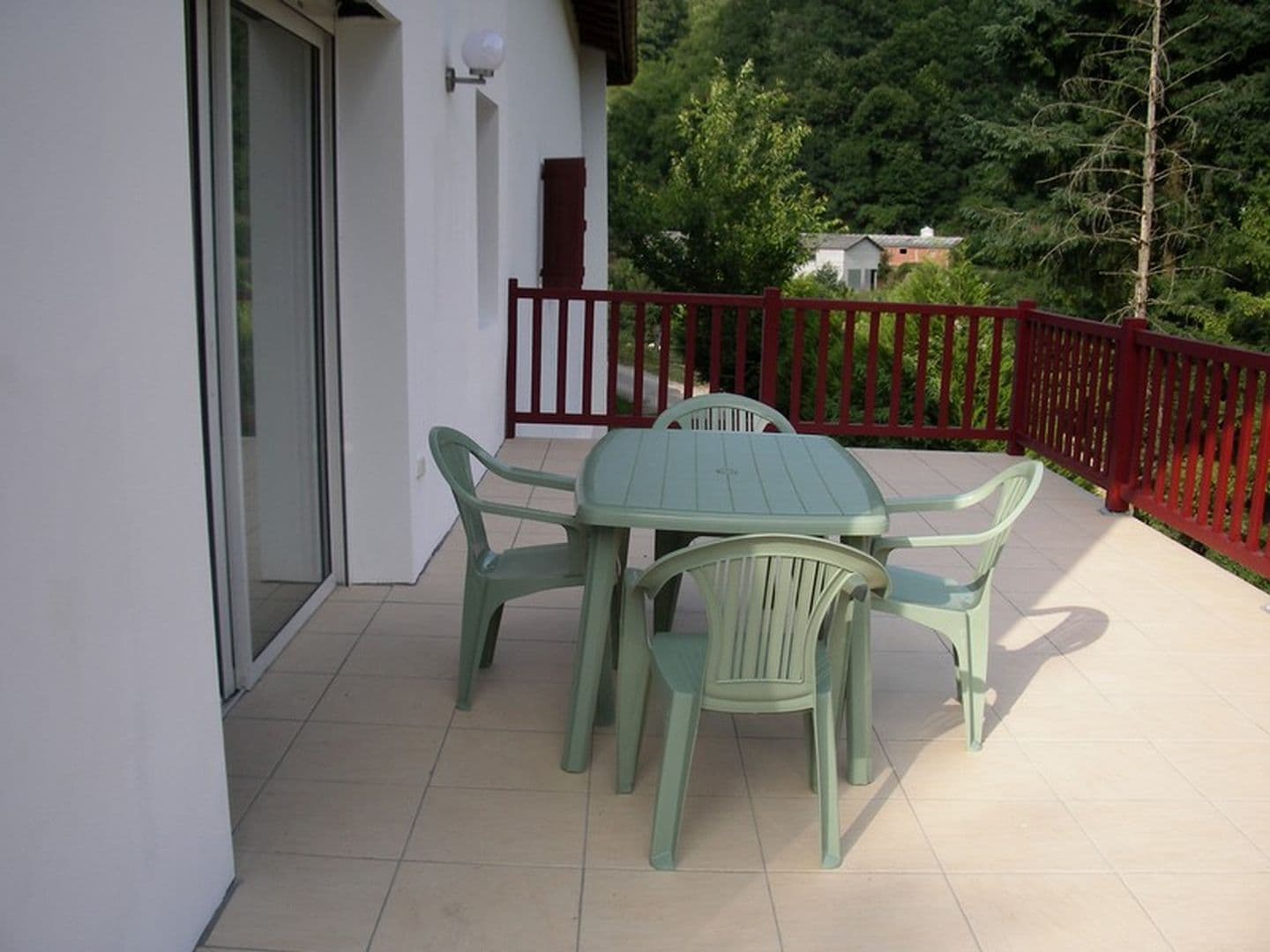 Location Rozen - Tourisme et Handicap - Terrasse - Estérençuby
