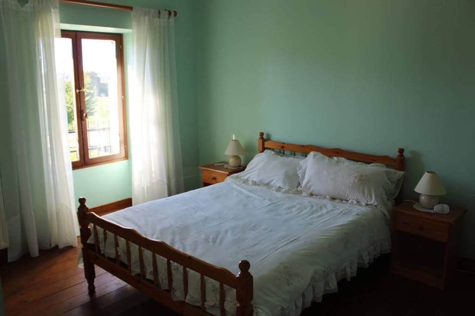 M Bed 1