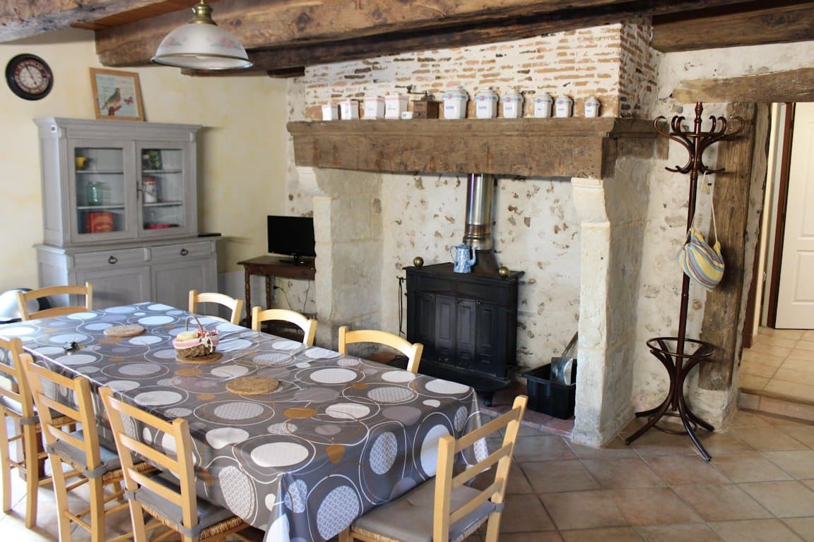 Salle a manger cote cheminée