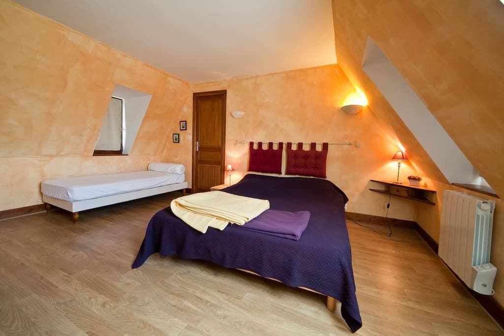 MONTFORT 3