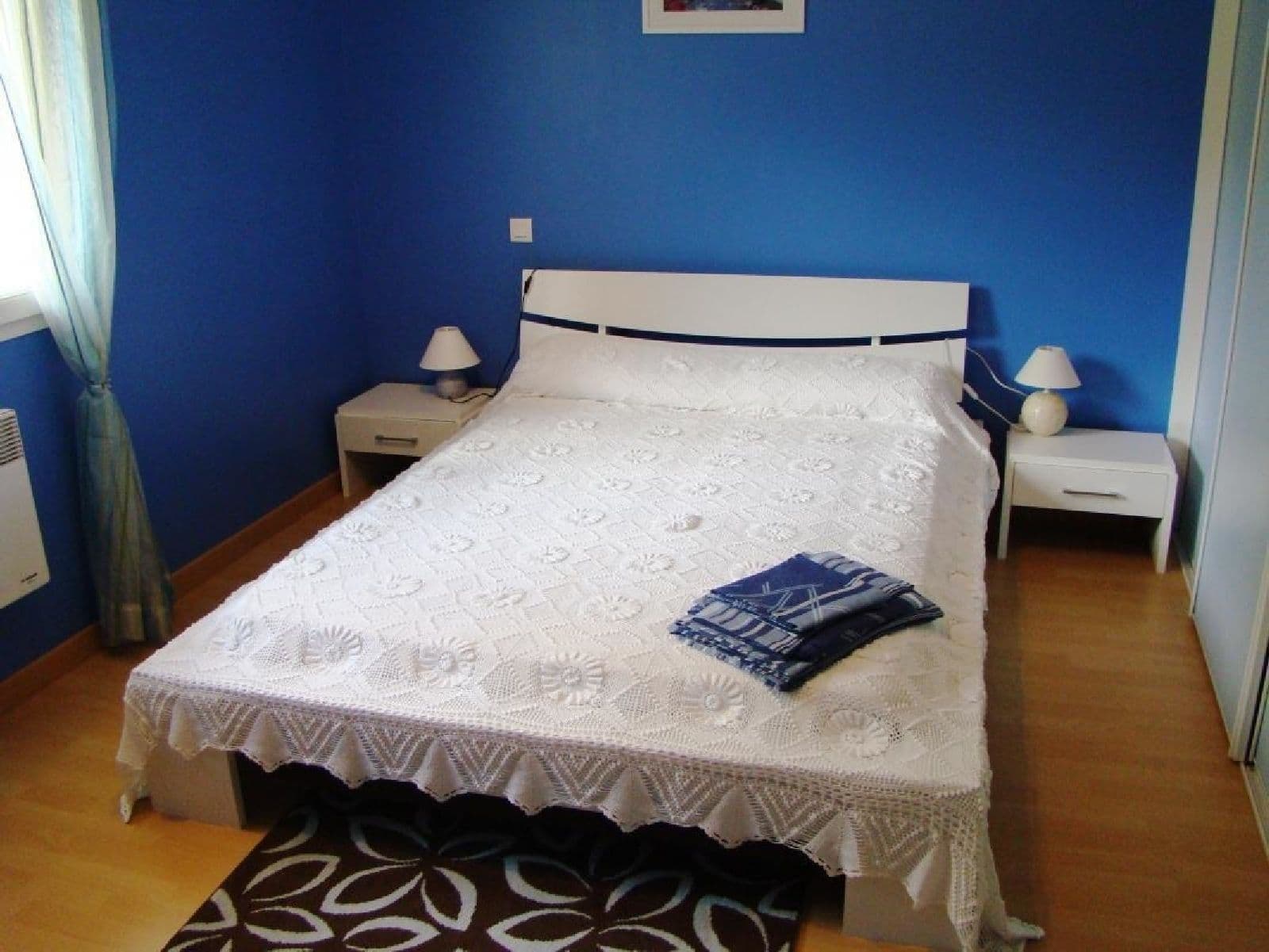 Maison Bidegain chambre lit double bleue - Arneguy