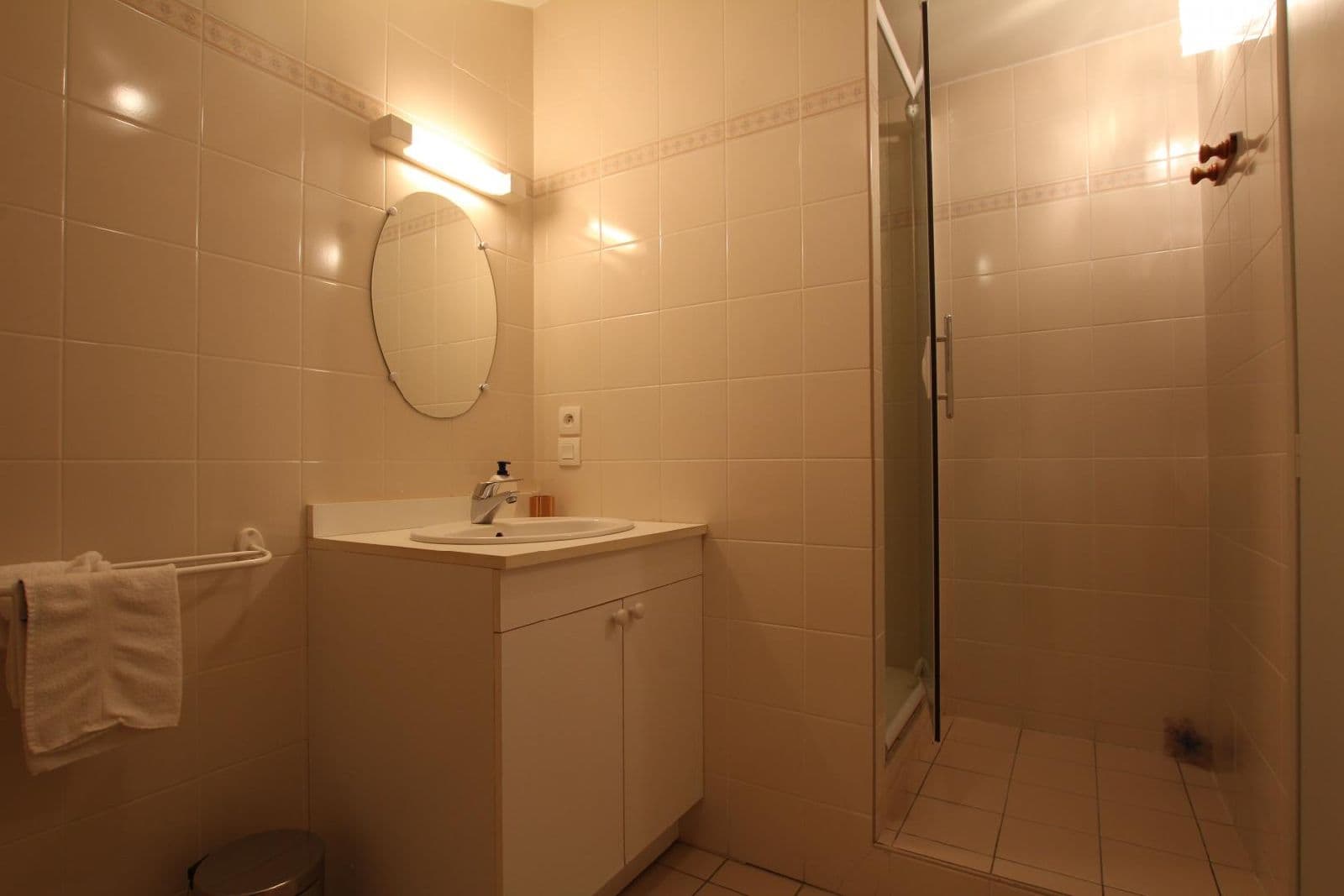 Maison Haran 1 salle de bain chambre lit double orange - Bidarray