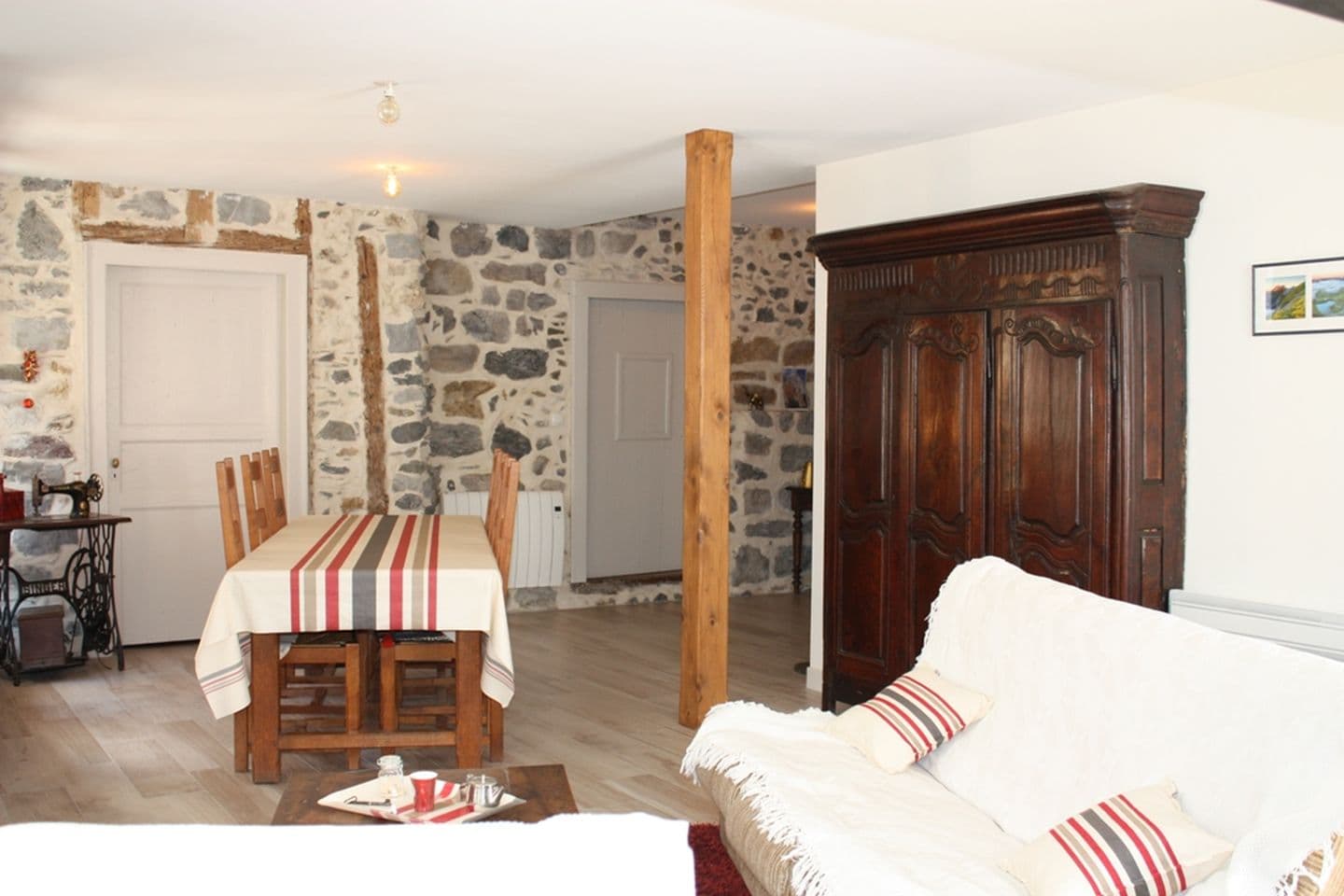 Maison forte_Sauvage_séjour-salon_03