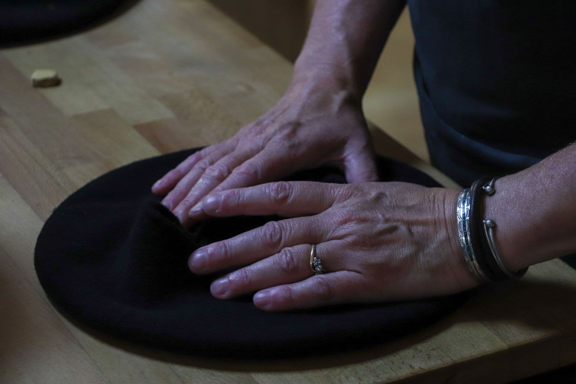 Manufacture-bérets-orthez-creation-beret-artisanal
