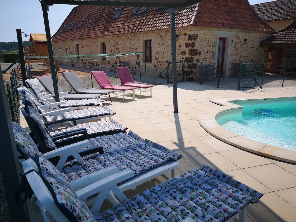 Mapellous vue extérieure piscine