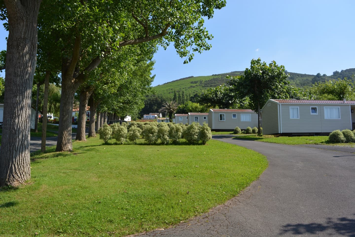 MendiAzpian-allee-camping-urrugne-3