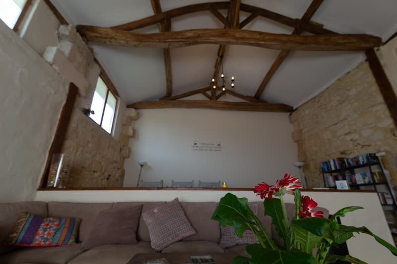Meublés-La-Grange-Saint-Mariens-Corinne-Couette-salon-2-800x600