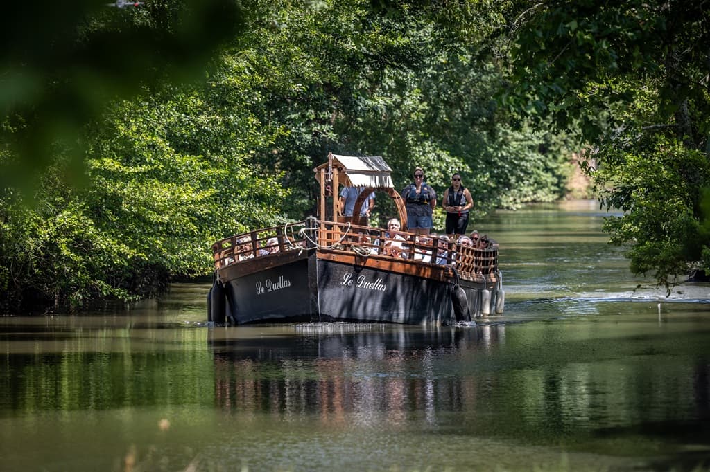 Moulin du Duellas-gabare-canal-face-vallee-isle-perigord