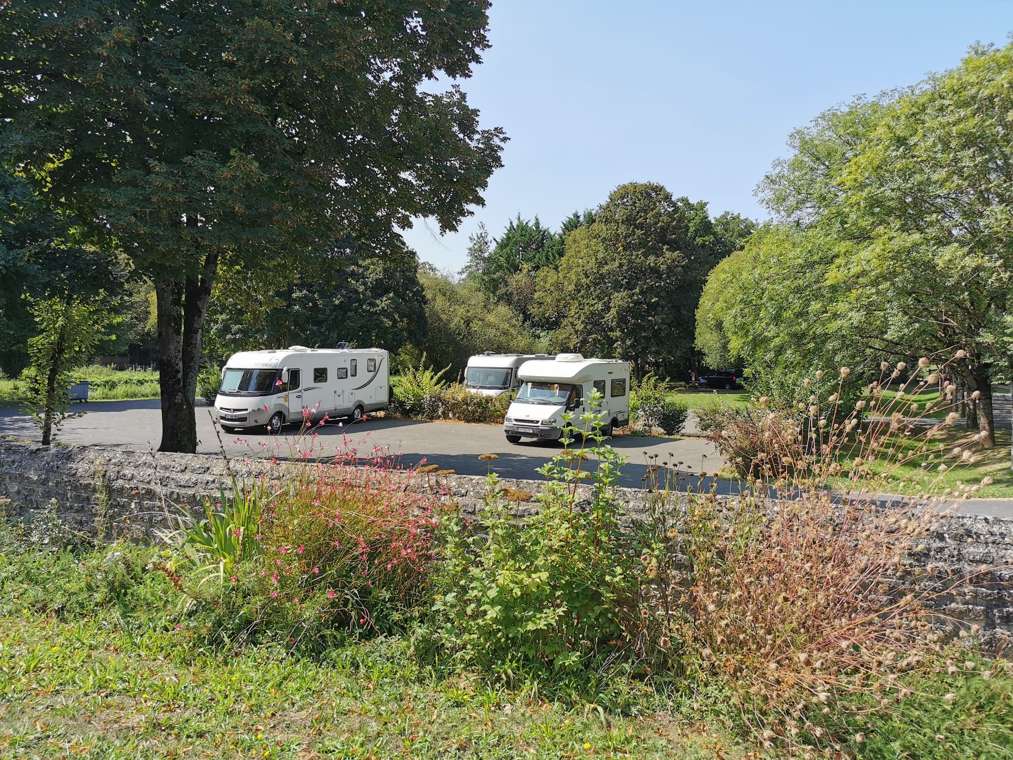 Nieuil l'Espoir - Aire camping-car (1)