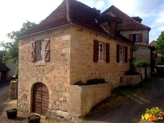 LaPetitouneCuremonte_façade_2