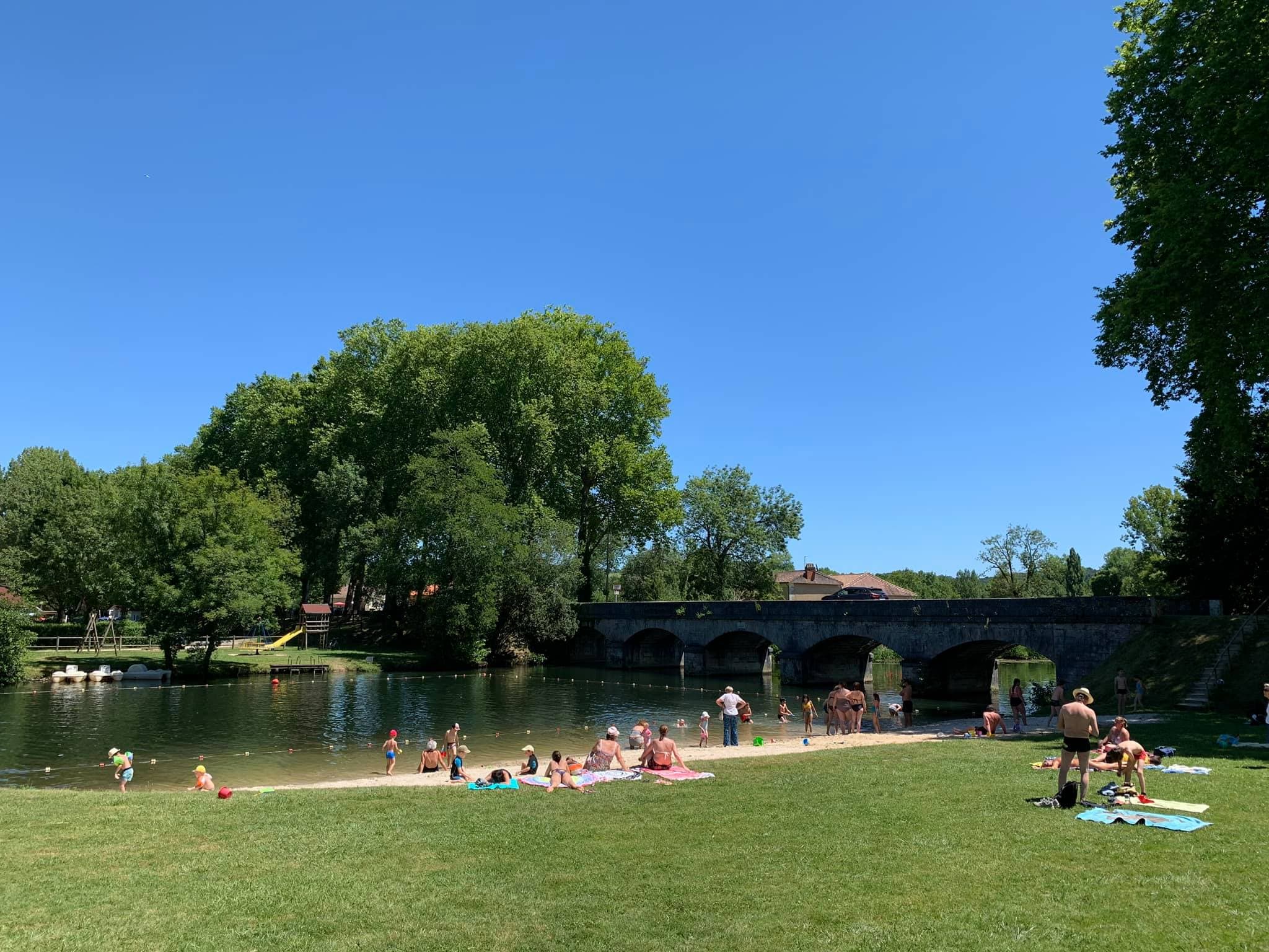Plage de Lisle sur la rivière Dronne