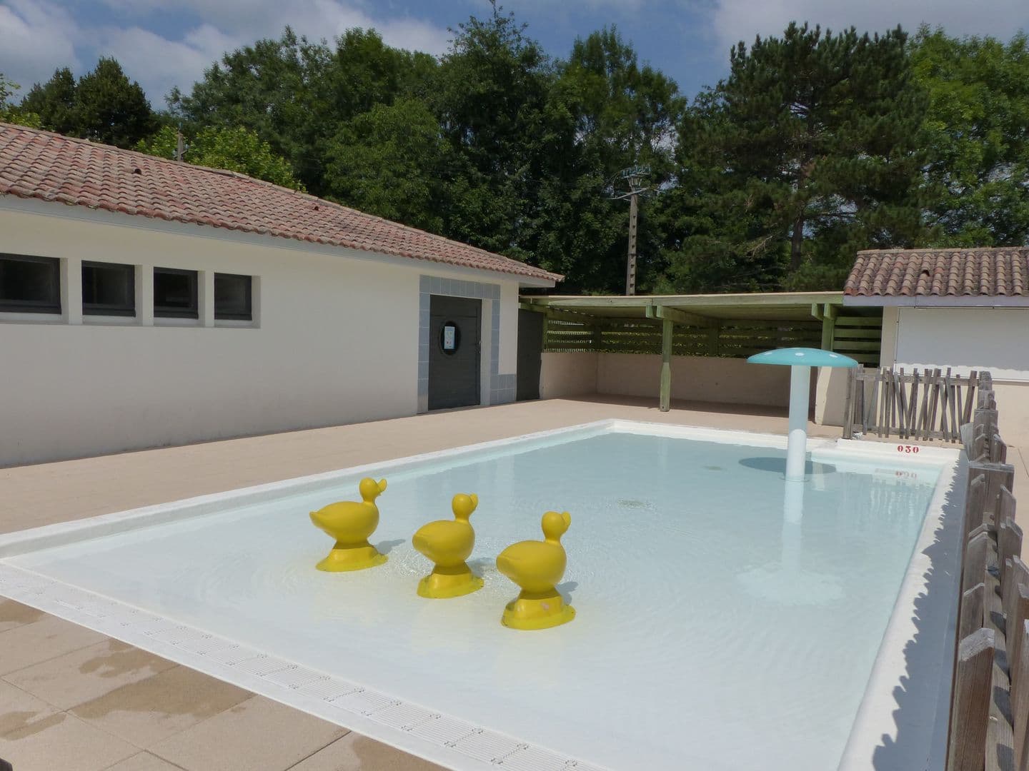 Pontacq piscine pataugeoire