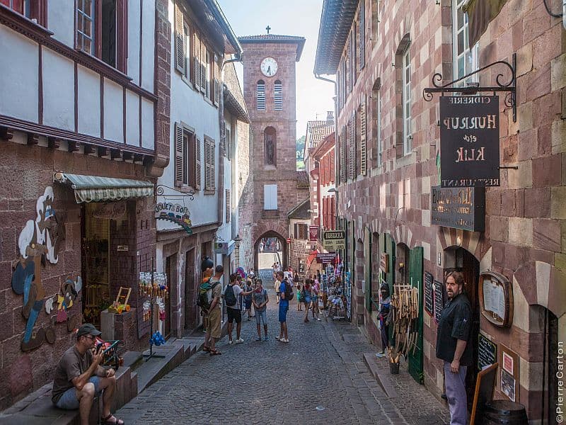 Porte notre dame-clocher-EgliseSt Jean Pied de Port©Pierre Carton