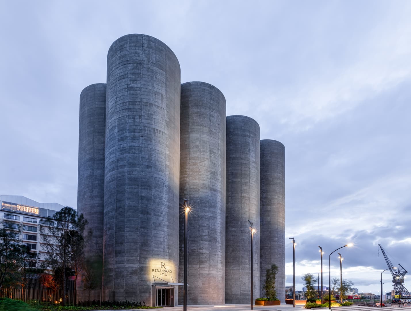 Renaissance entrée silos