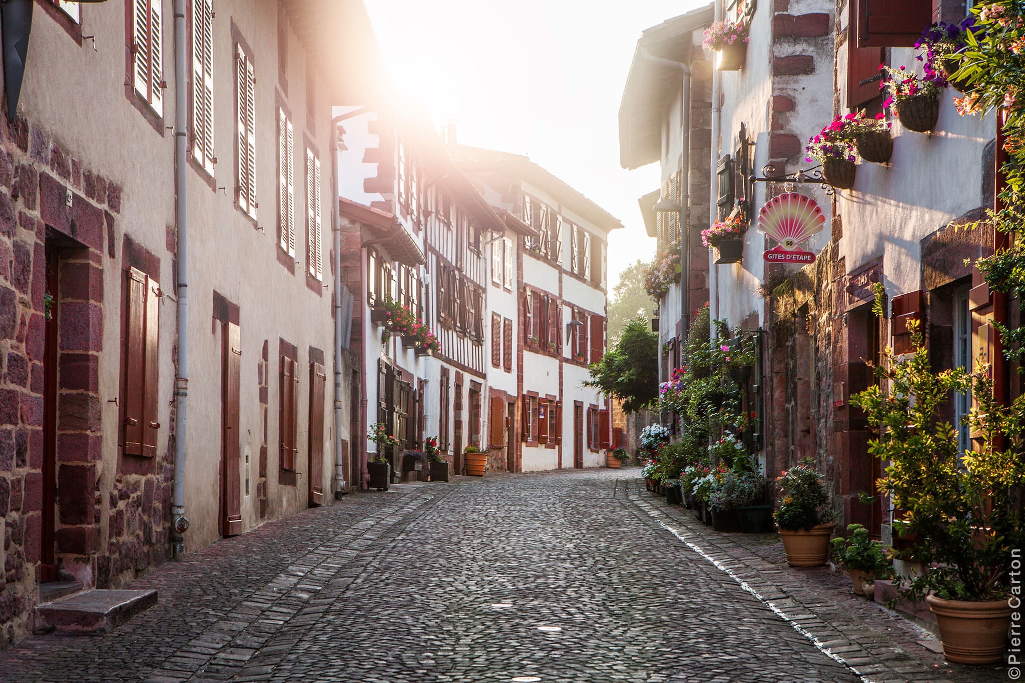 Rue-de-la-citadelle-cite-medievale-St-Jean-Pied-de-Port-BD-3
