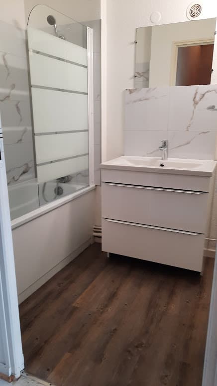 SALLE DE BAINS 1ER ETAGE
