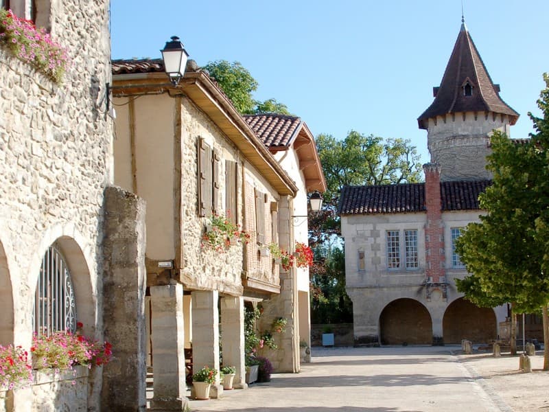 Saint Justin - Place des Tilleuls (2)