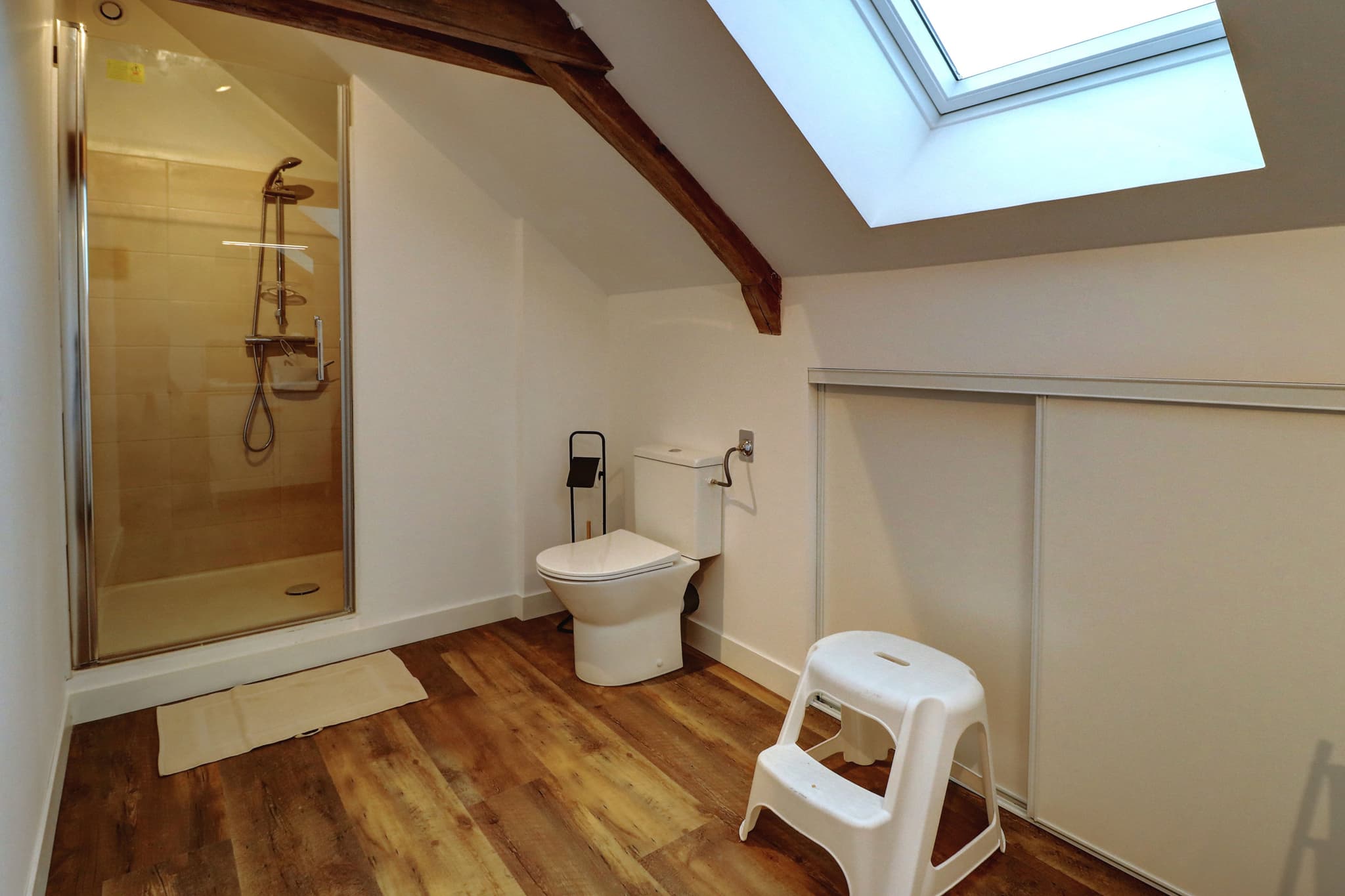Salle de Bain 1 - 01 - Gîte La Suite
