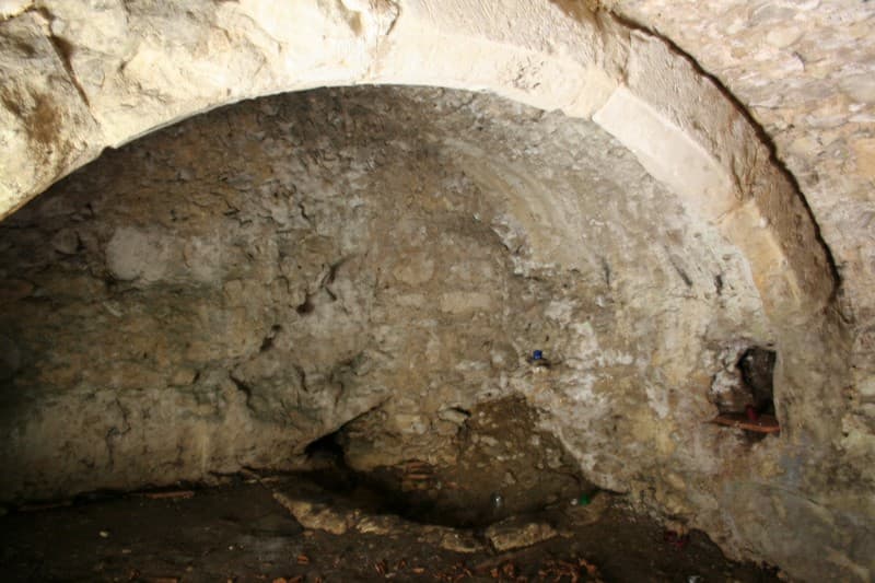 Sous la chapelle des Bois