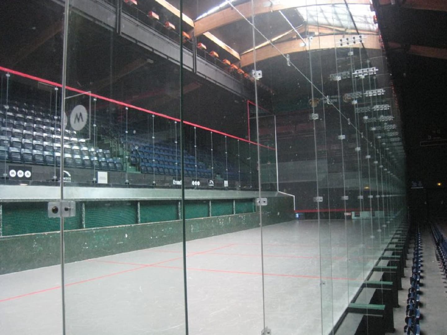 TRINQUET M