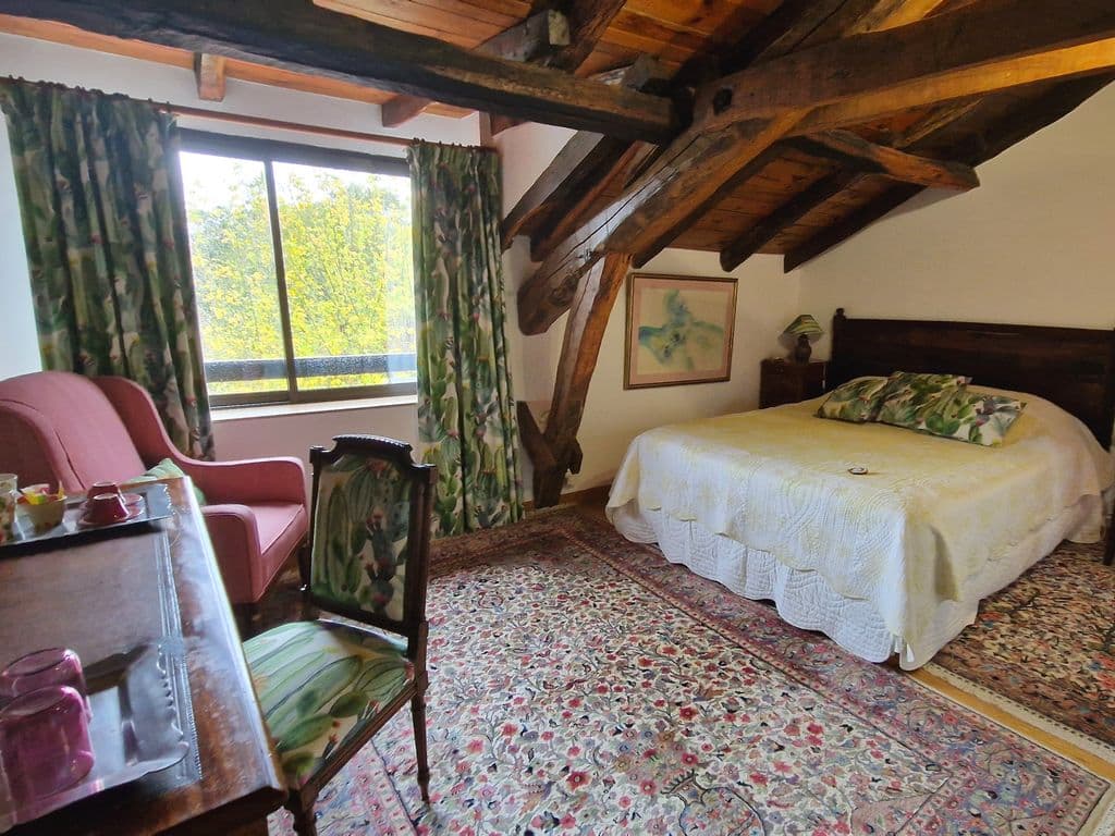 TS2024-Domaine-de-millox_chambre-amarante