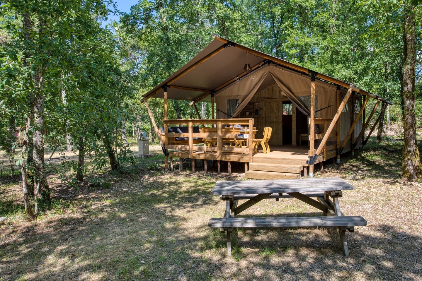 Tente lodge sur pilots