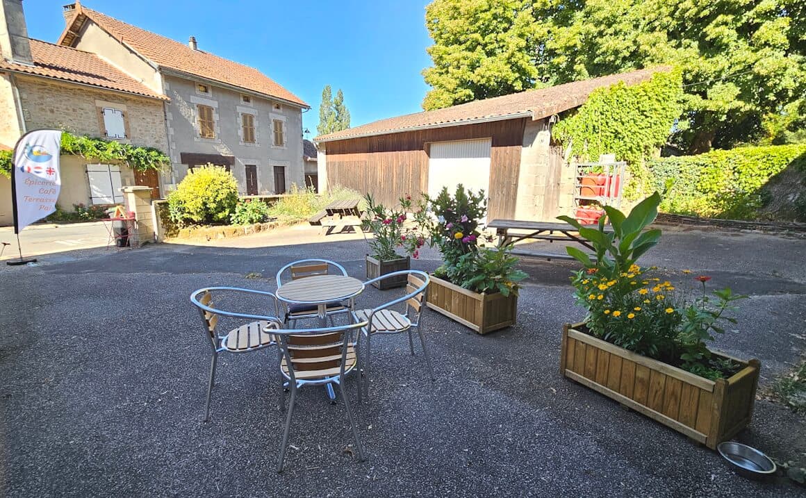 Terrasse épicerie 1 CCOL