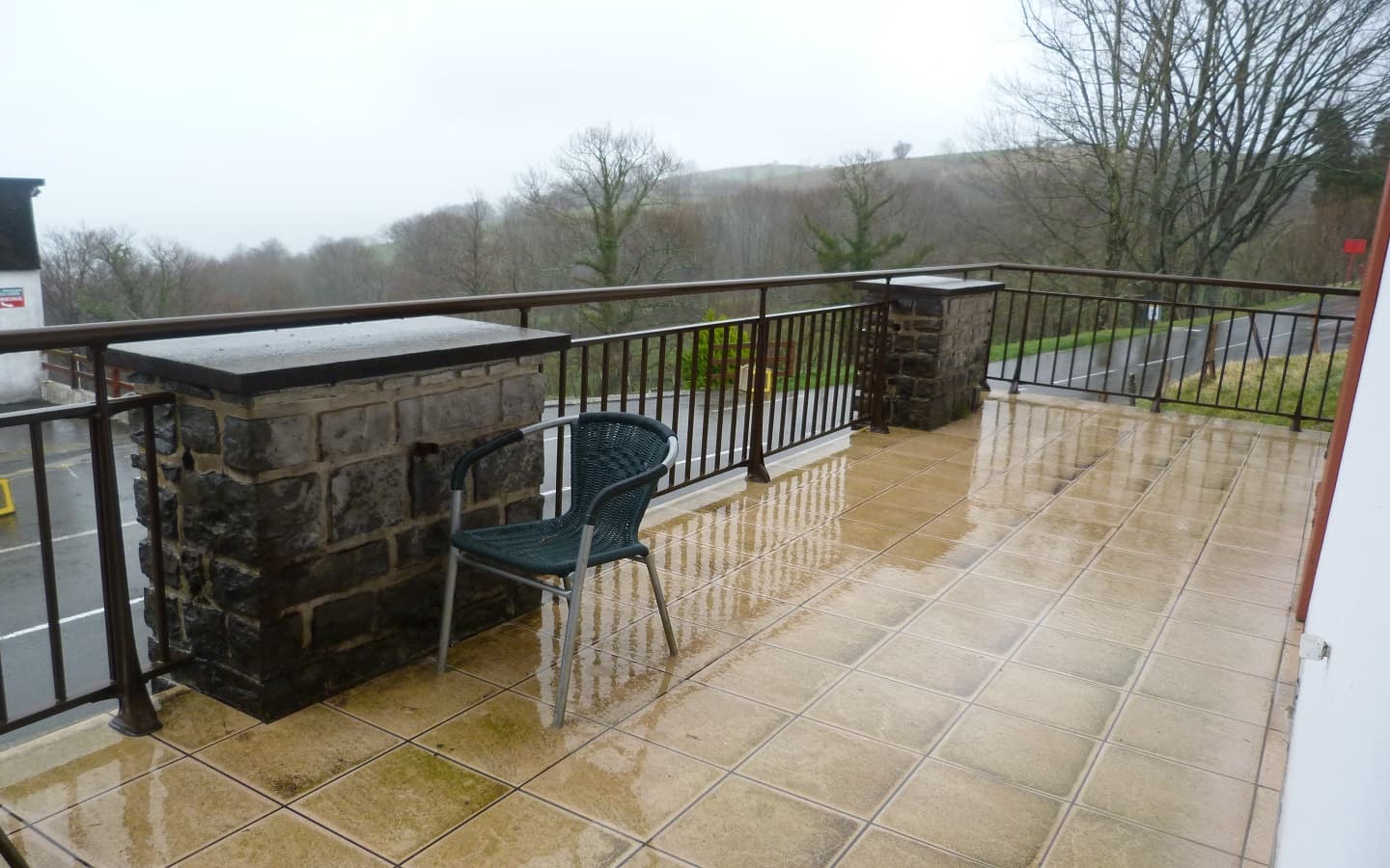 Terrasse-relais-St-Antoine location Musculdy montagne basque