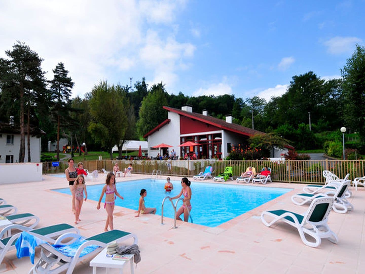 VVF Garazi-piscine-St Jean Pied de Port