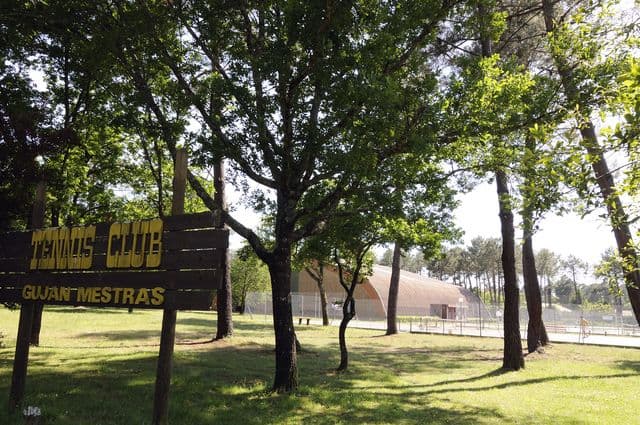 Exterieur du club de tennis