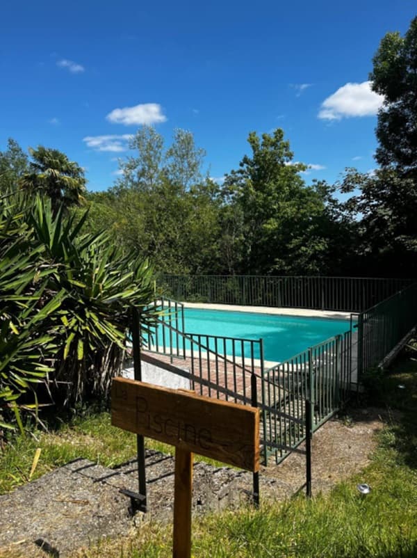 agnac-les gites de la colline-piscine 1