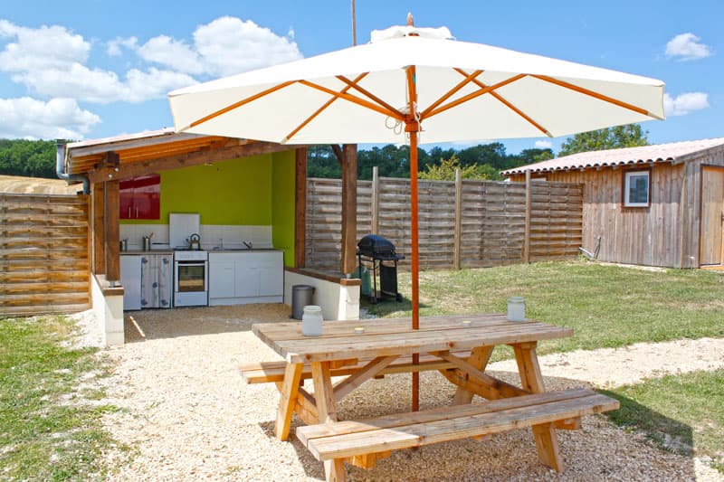 agnac-yourte-coin cuisine et table