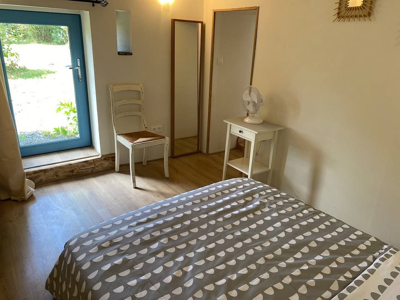 argentonnay-gite-vue-du-chateau-chambre