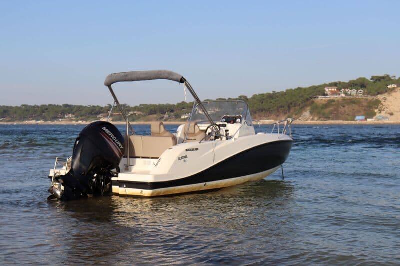 bateau à moteur photo 2