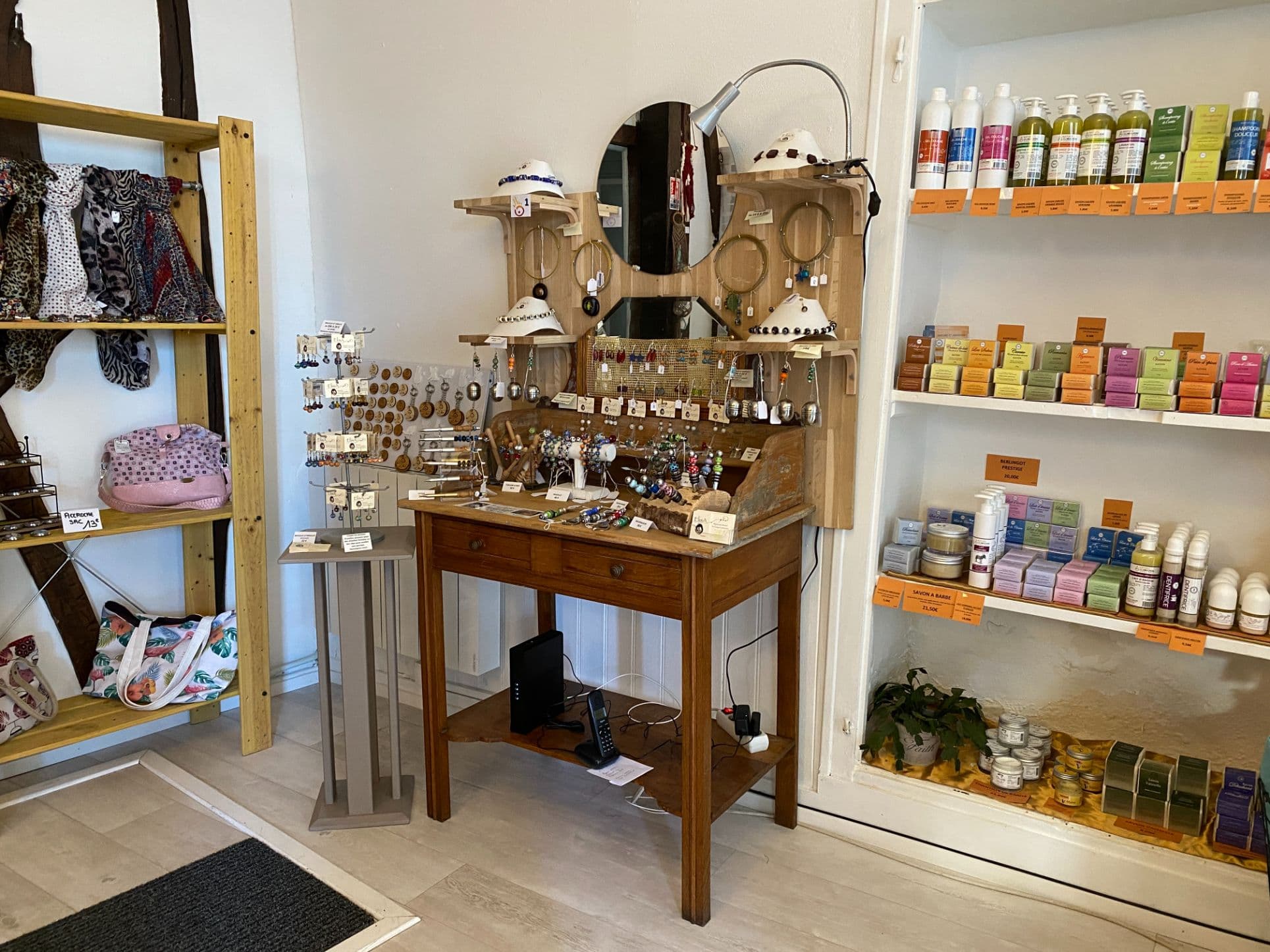 boutique-createurs-rochechouart-poltourisme (7)