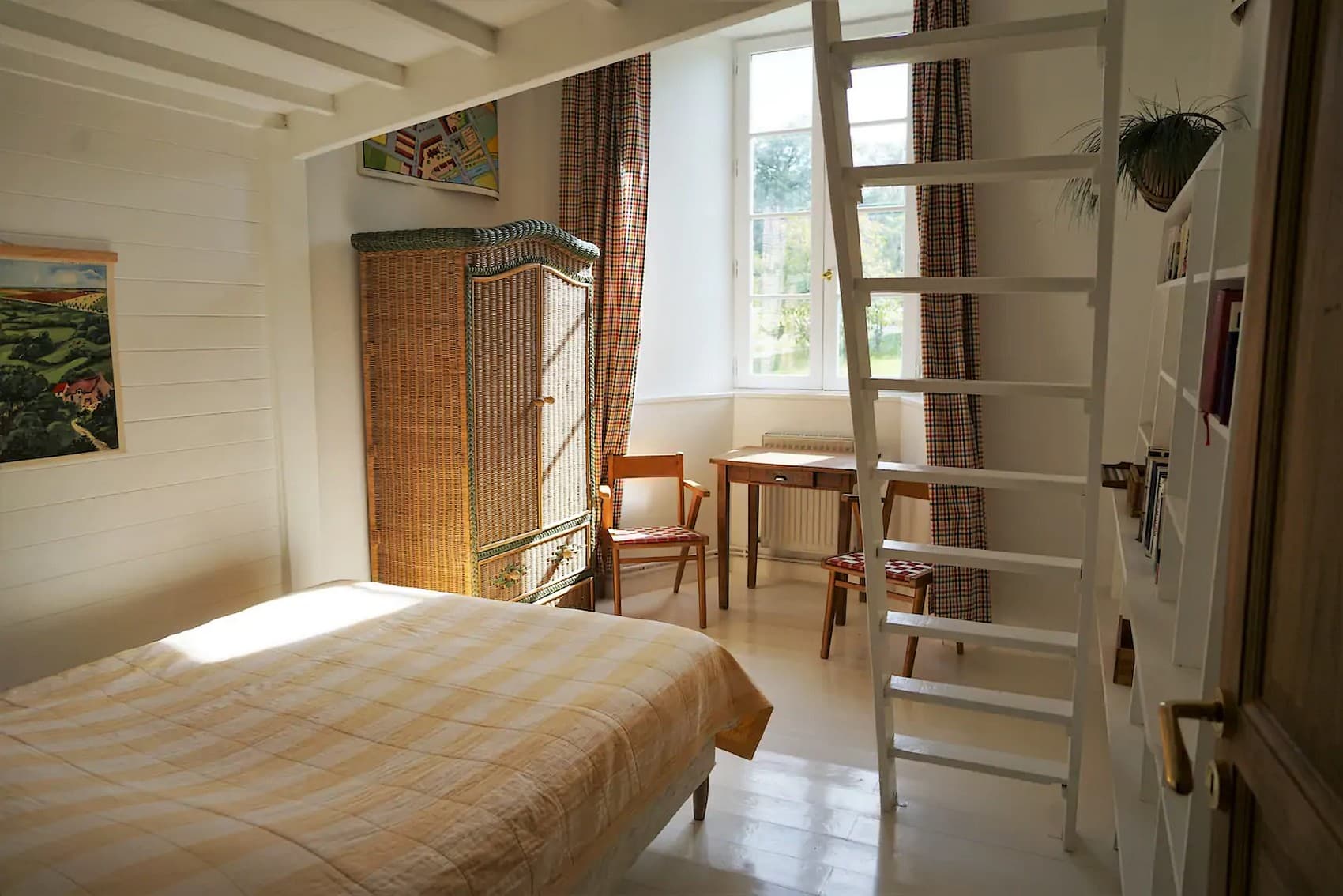 bressuire-chambres-dhotes-le-chatelier-chambre-blanche-mezzanine