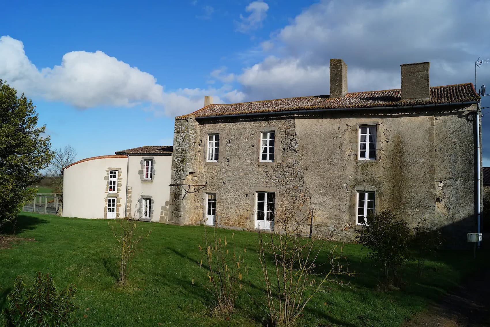 bressuire-chambres-dhotes-le-chatelier-facade-arriere