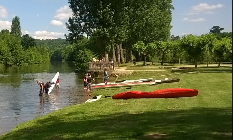 cale de mise à l'eau base de loisirs Neuvic