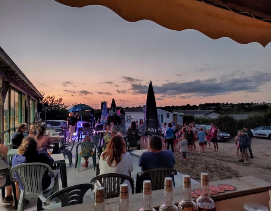 camping-deux-sevres-avec-soirees-concert-camping-au-lac-hautibus